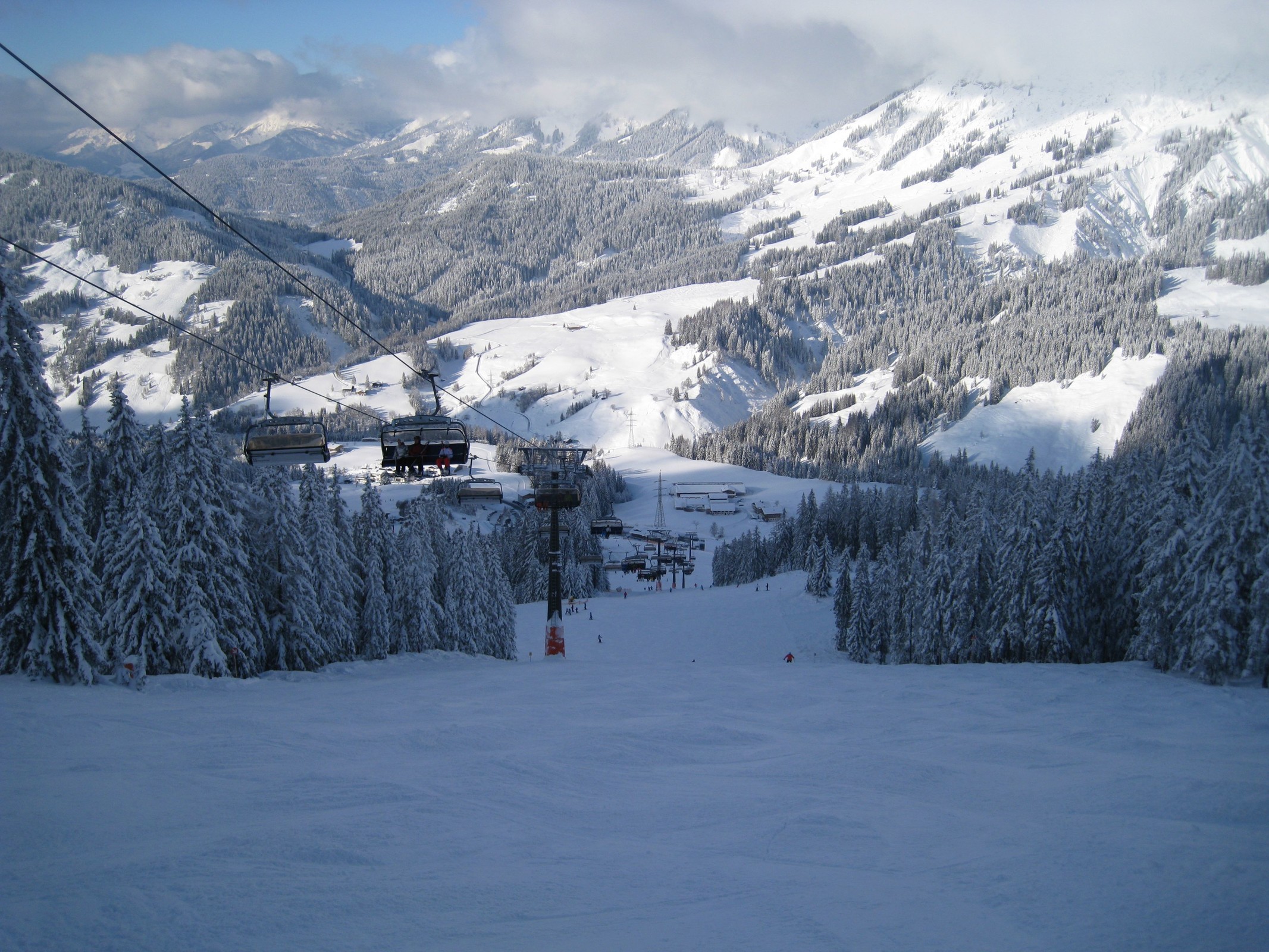 13.10 Uhr: Dacheggabfahrten (Nr. 11) an der 6er-Sesselbahn Dachegg