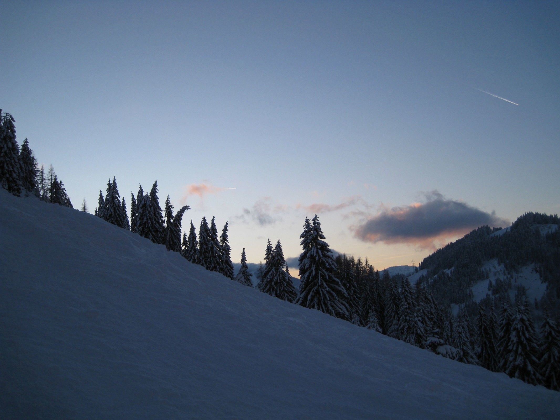 16.09 Uhr: Seitenblicke von der schwarzen Hochmaisabfahrt (Nr. 30)