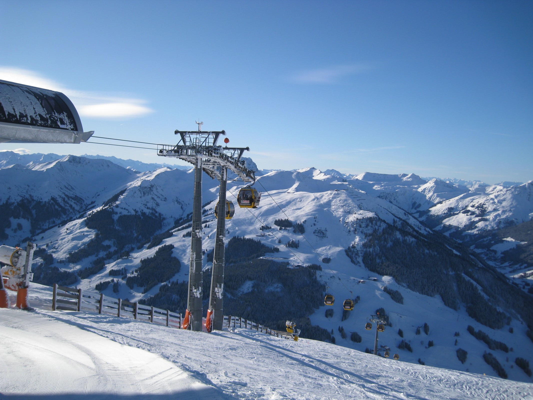 14.12 Uhr: Bergstation A4 Westgipfelbahn - im Hintergrund der Zwölferkogel