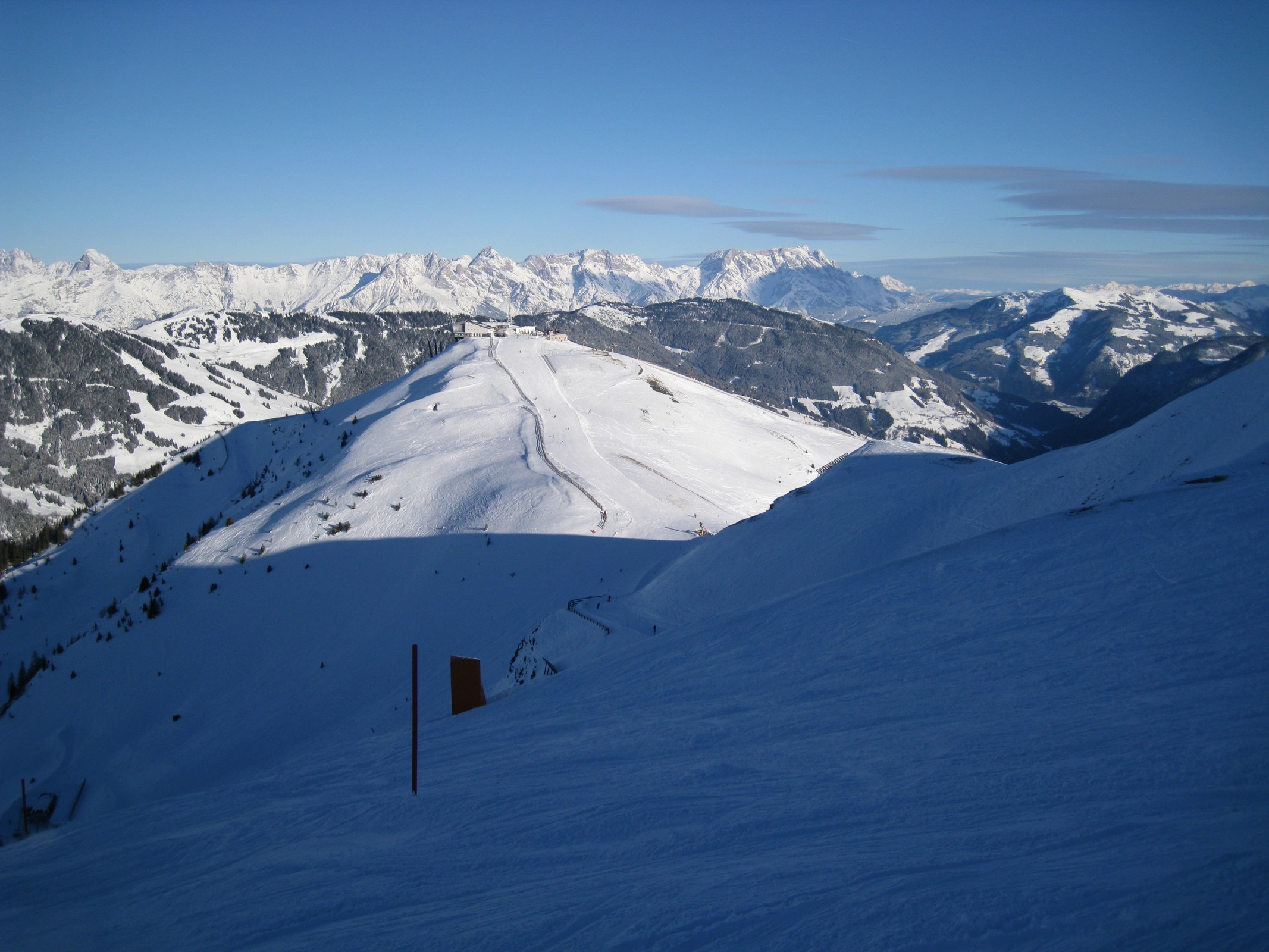 14.20 Uhr: Blick zum Schattberg Ostgipfel von der blauen Piste 7 am A6 Schattberg Sprinter