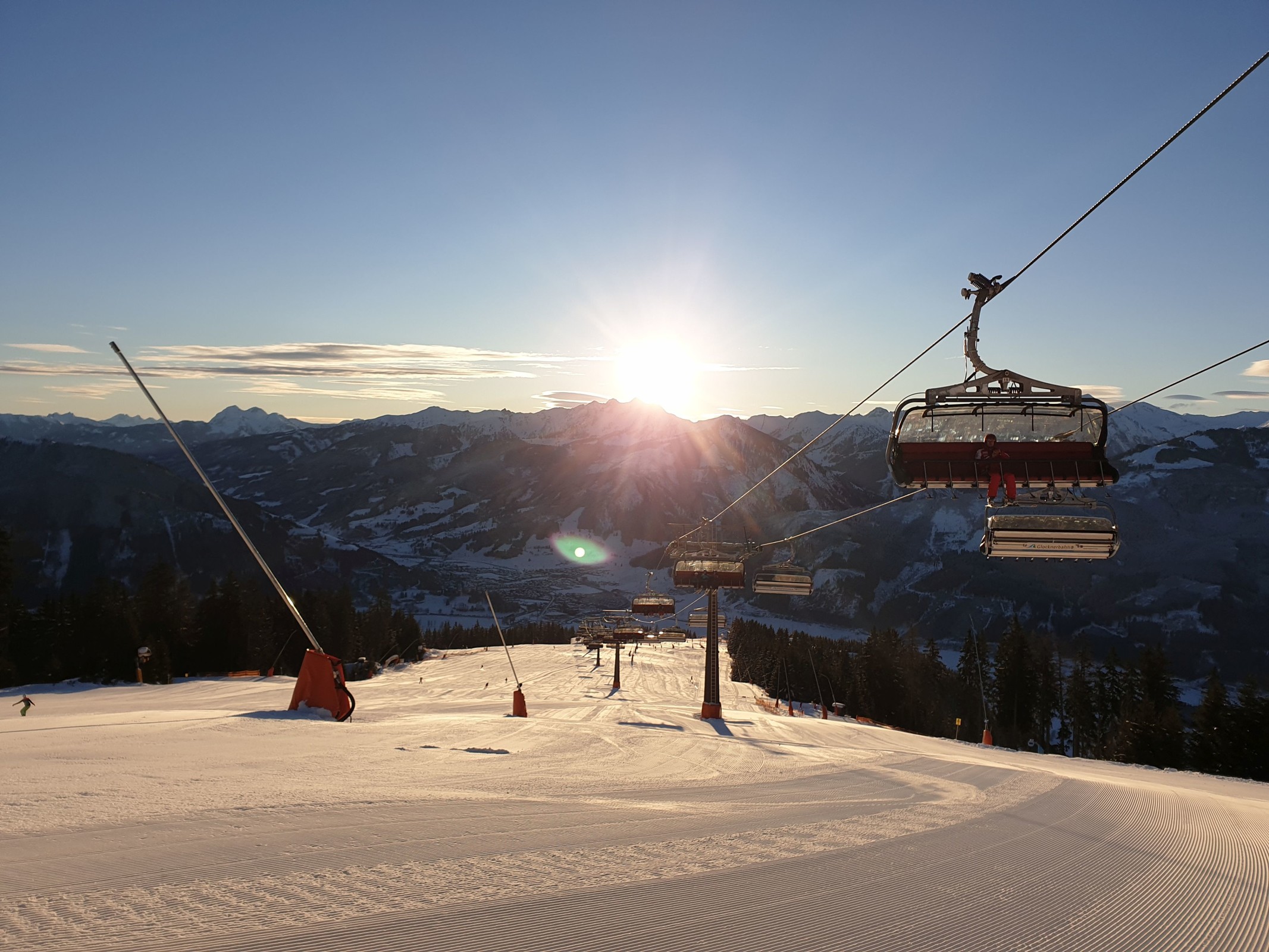 08.34 Uhr: Glocknerbahn mit zugehöriger Piste Nr. 3 - die Sonne war gerade hinter den Bergen aufgegangen