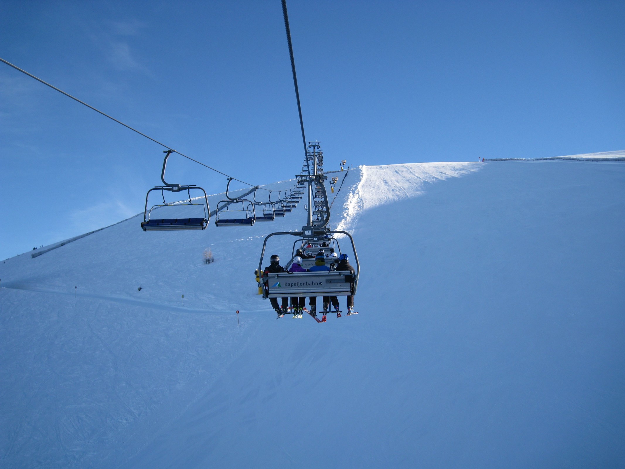 09.42 Uhr: In der Kapellenbahn mit roter Kapellenpiste (Nr. 8)