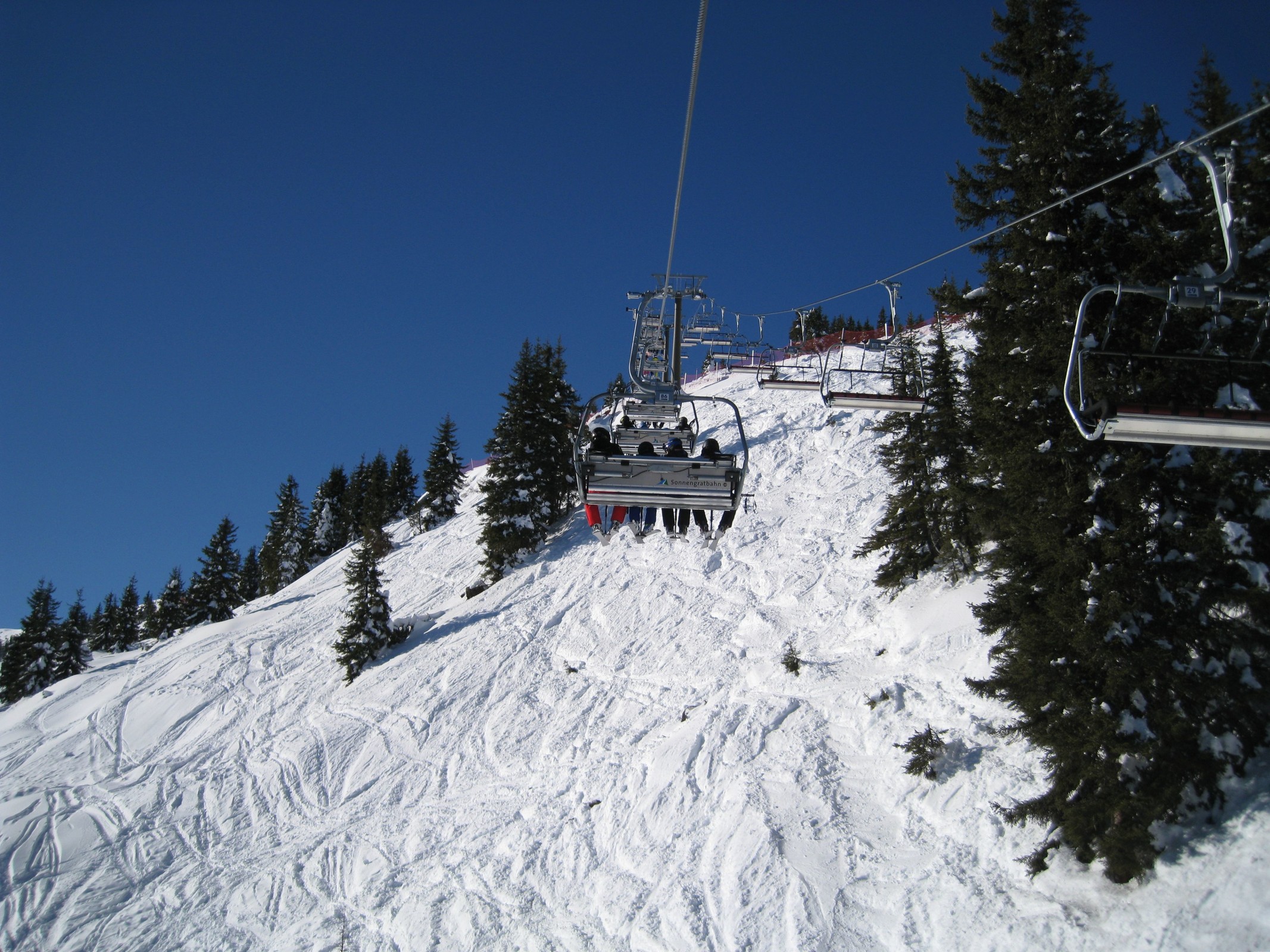 12.23 Uhr: In der 4-CLF Sonnengratbahn