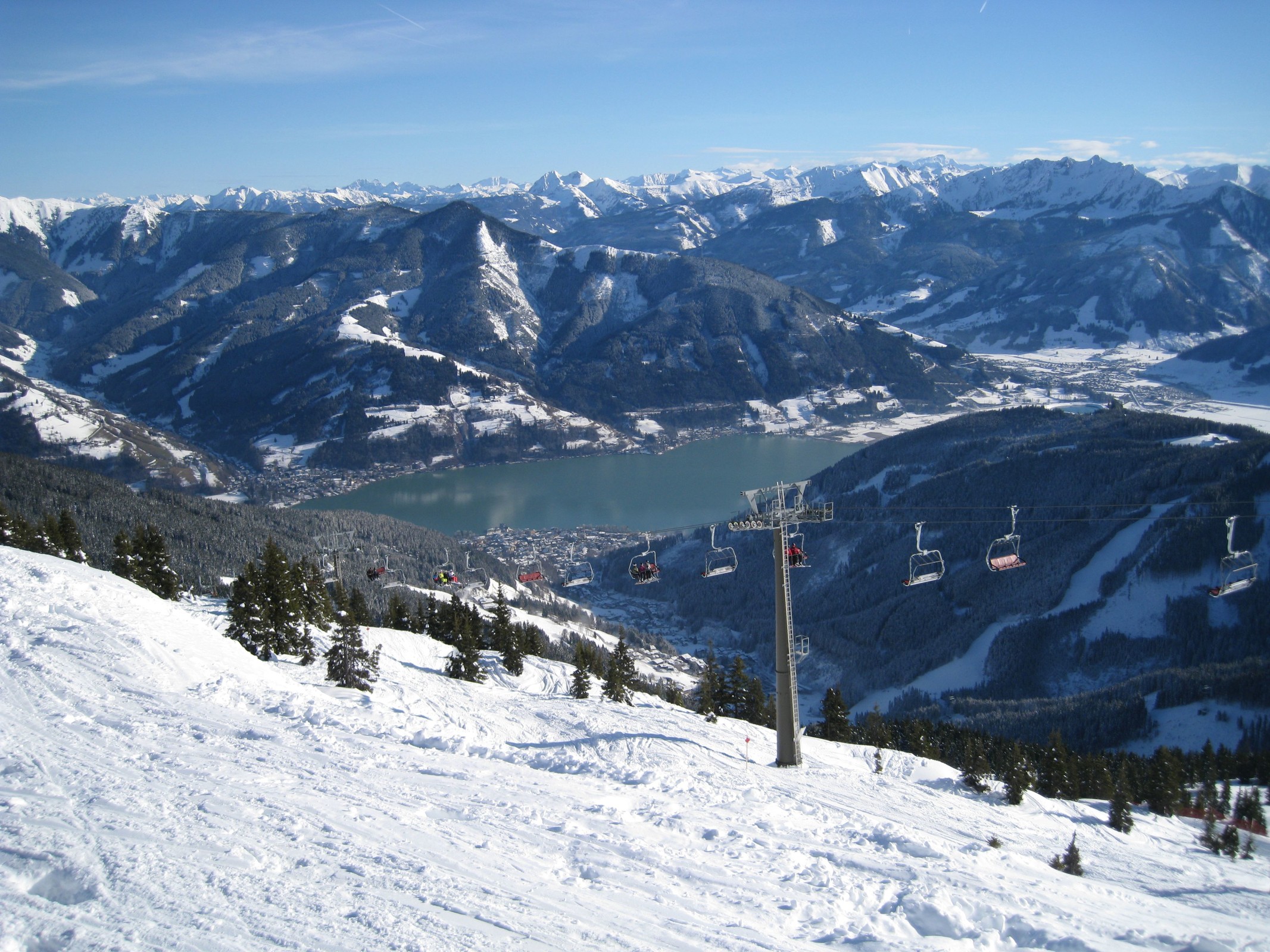 12.56 Uhr: Blick entlang der X3 Sonnengrat Route zur Sonnengratbahn und zum Zeller See