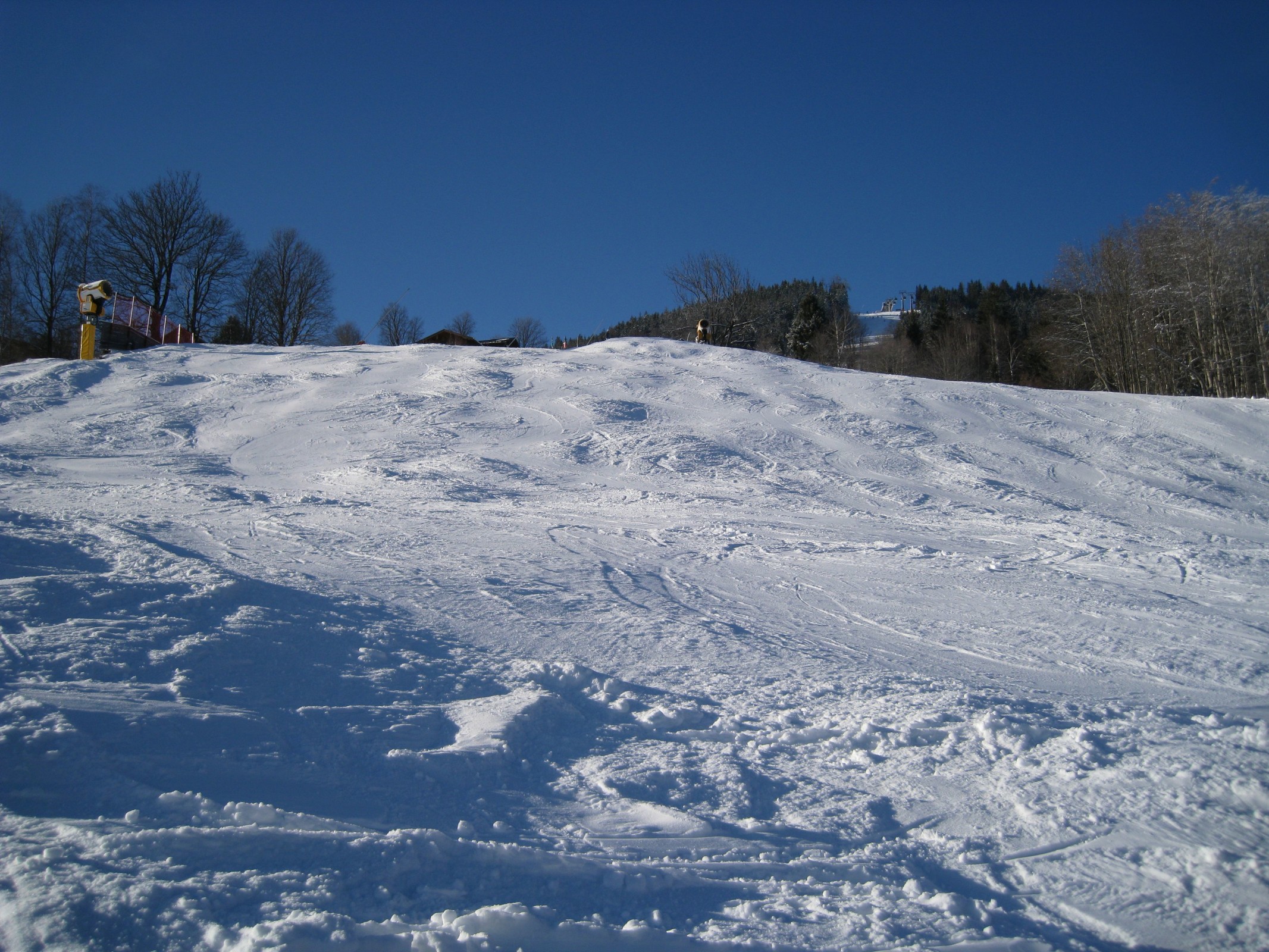 14.04 Uhr: Auf der roten Schüttabfahrt (Nr. 4) am areitXpress - Blick bergwärts