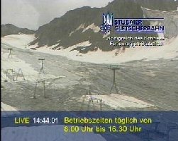 und dieses doch schon erschreckende Bild stammt von heute, 5 tage nach dem vorherigen und daran sieht man dass es nun selbst schon im oberen Pistenbereich nicht mehr gut ausschaut..:((