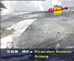 Blick auf die Kitzlifte mit den (neuen) MAtten links