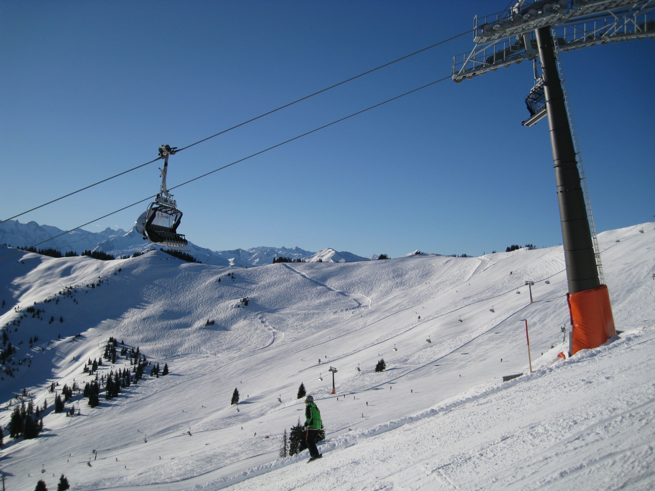09.46 Uhr: L6 Muldenbahn 8er vor den Pistenvarianten am L7 Sportbahn Asitzkogel 6er