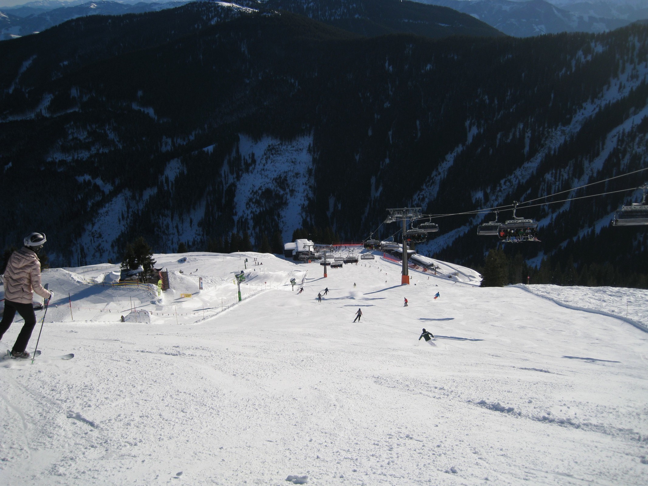 09.46 Uhr: Rote 218 am L6 Muldenbahn 8er