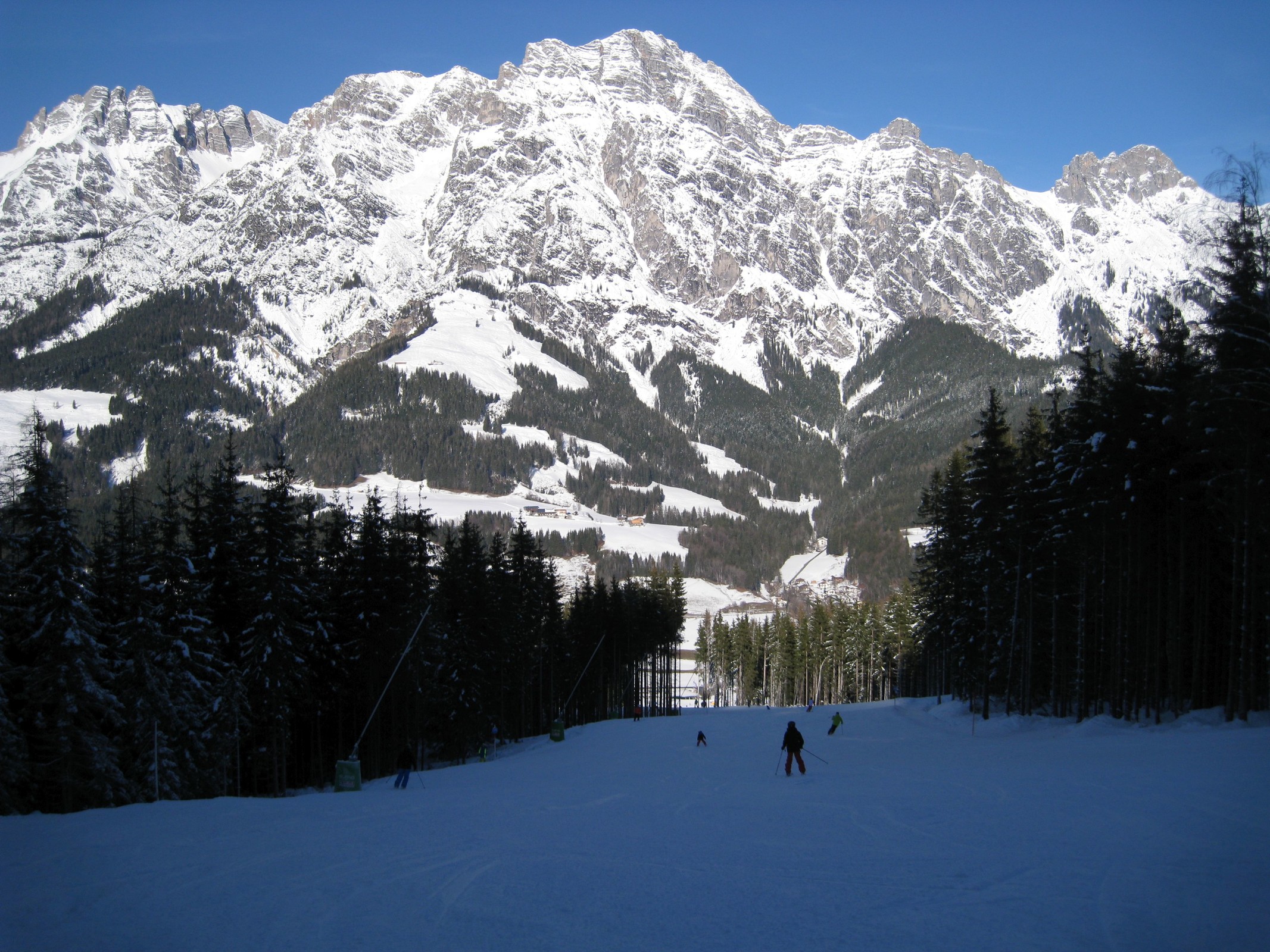 12.40 Uhr: Blaue 211 zur Talstation der L3 Steinbergbahn I - weiter unten