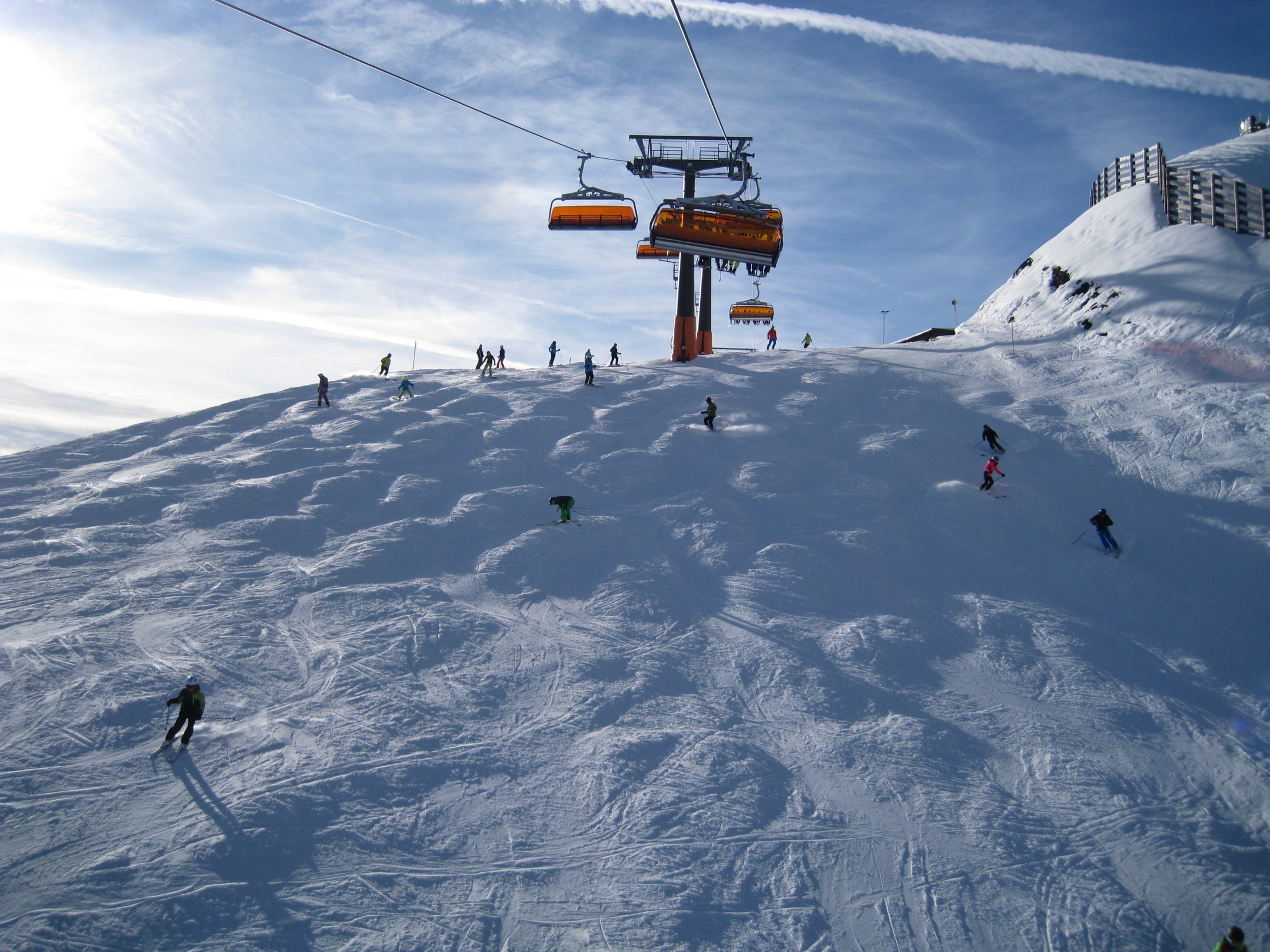 13.21 Uhr: Im L5 Asitzgipfelbahn 8er - darunter die verbuckelte blaue 212