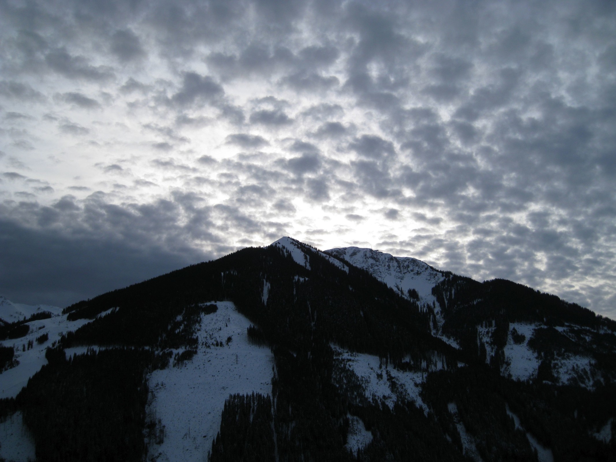 15.37 Uhr: Schattberg Ostgipfel mit interessanten Wolken