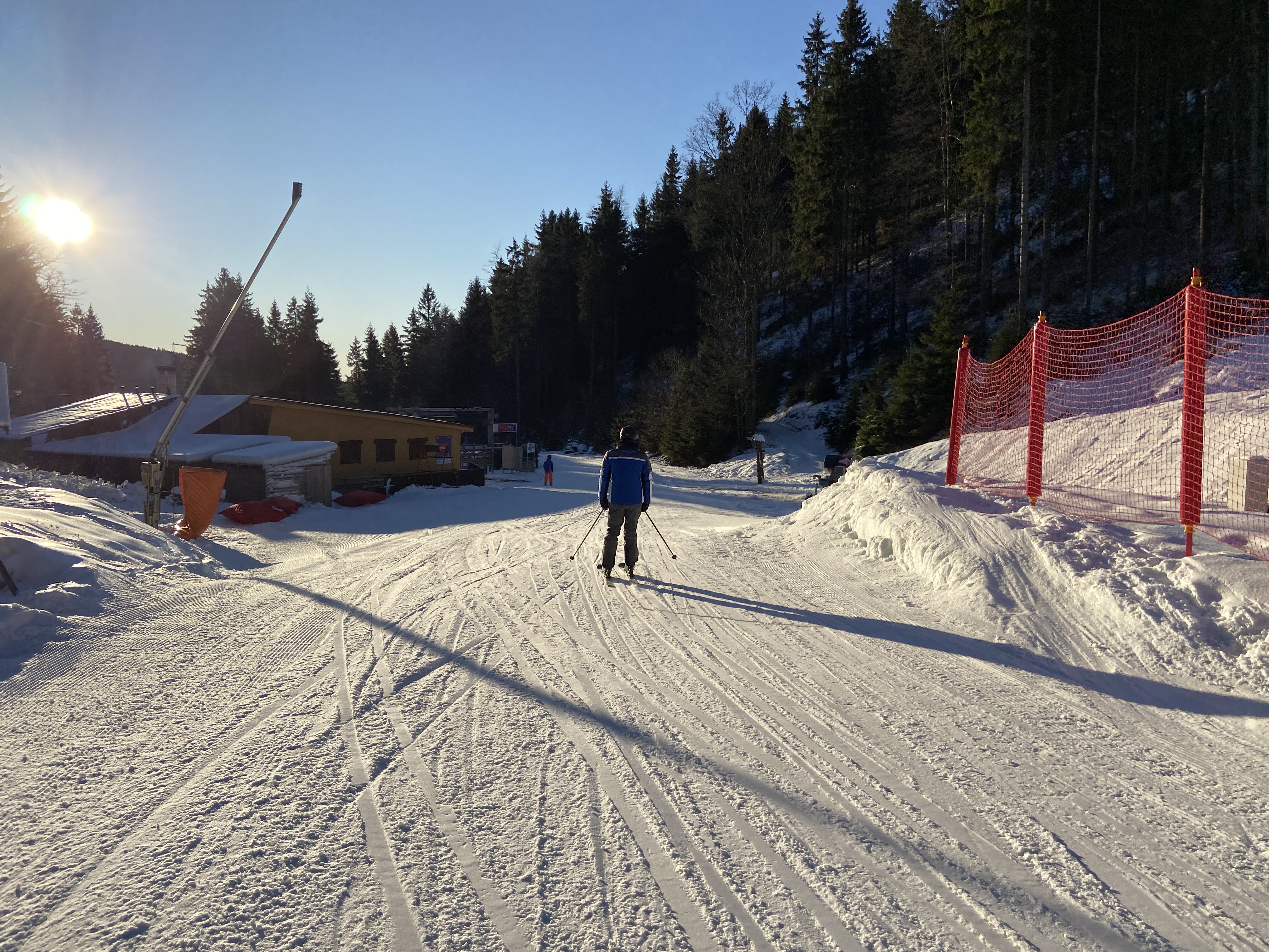 Durchfahrtsbreite beim Moserwirt völlig ausreichend, auch das Gefälle ist bequemer als vor den Erdbewegungen