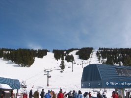Typisch für Vail: Abfahrten leer, am Lift stauts sichs.