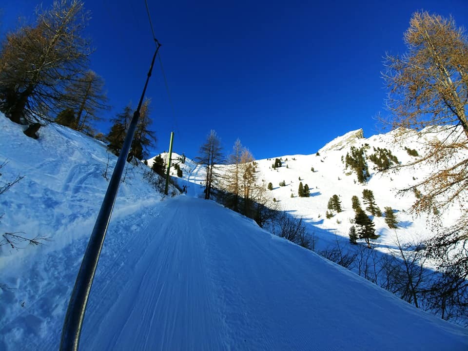 Anfang Januar gibt es in den meisten Skigebieten viel Schatten. In Arolla ist das aber so ziemlich der einzige Teil des Gebiets, der morgens im Schatten liegt...