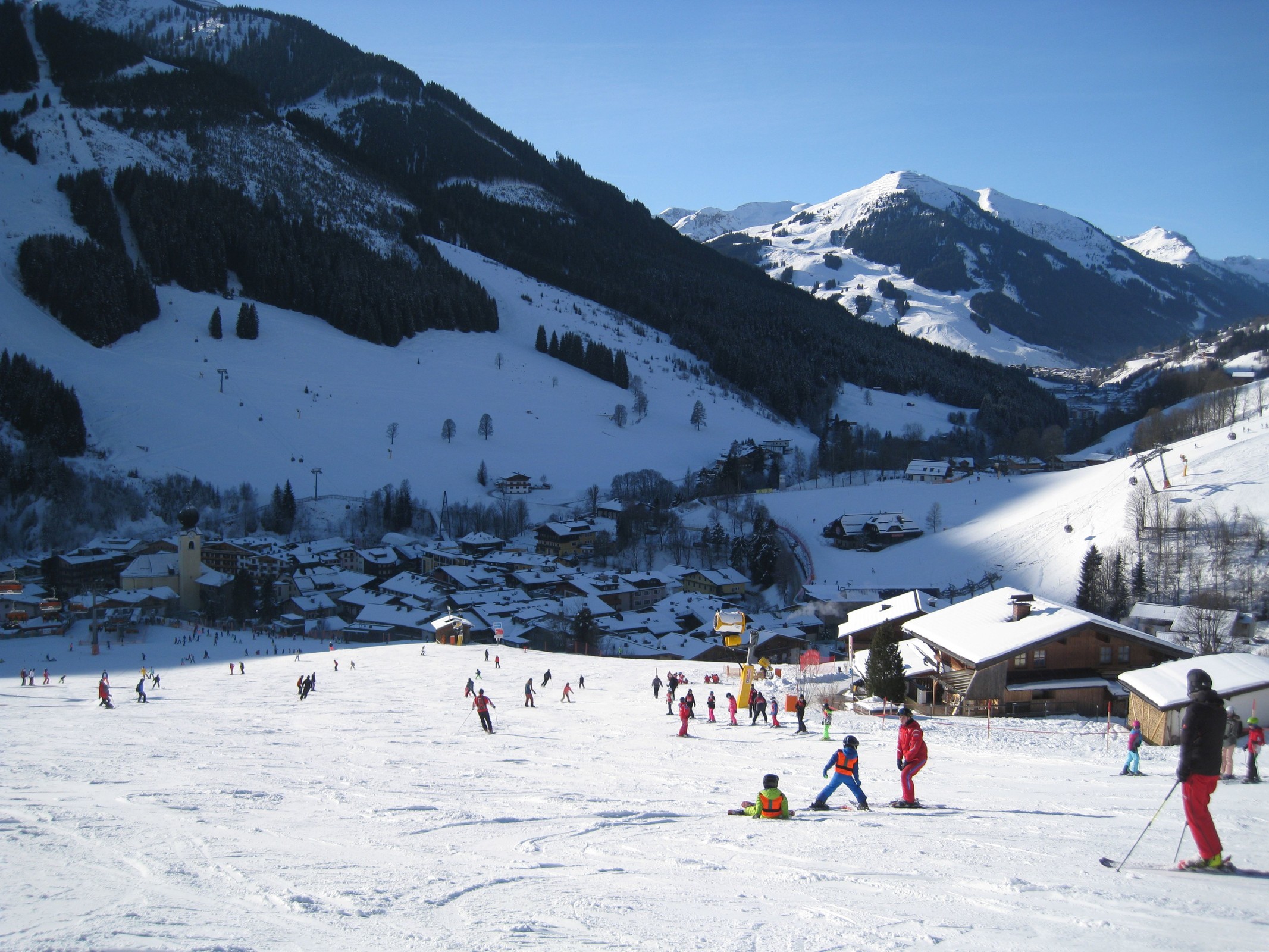 11.20 Uhr: Gestartet sind wir am H3 Turm 6er, um leichter vom Parkhaus an der H1 Kohlmaisbahn I zur G1 Bernkogelbahn zu kommen. Hier sind wir auf der blauen 152 am H3 Turm 6er.