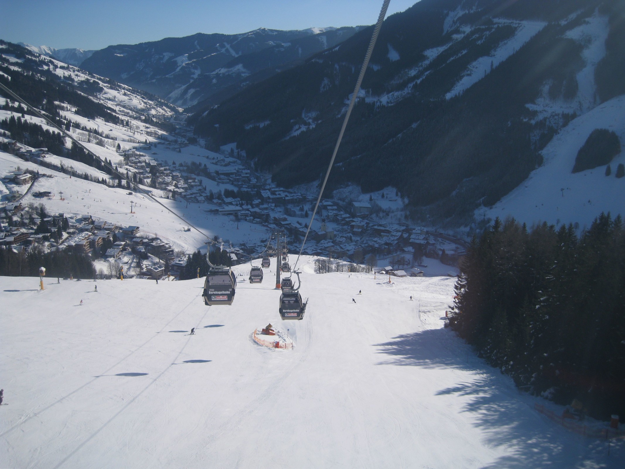 11.32 Uhr: In der G1 Bernkogelbahn mit zugehöriger blauer Piste 146