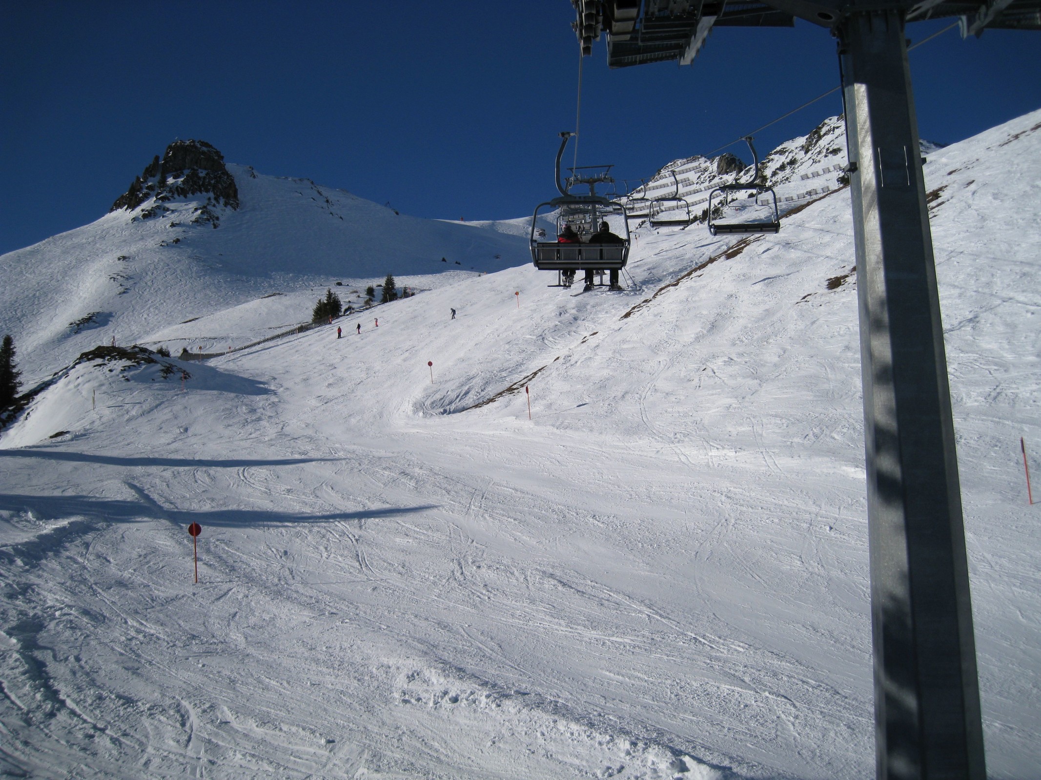 12.58 Uhr: Blick auf die rote 122 aus dem E3 Hochhörndl 4er