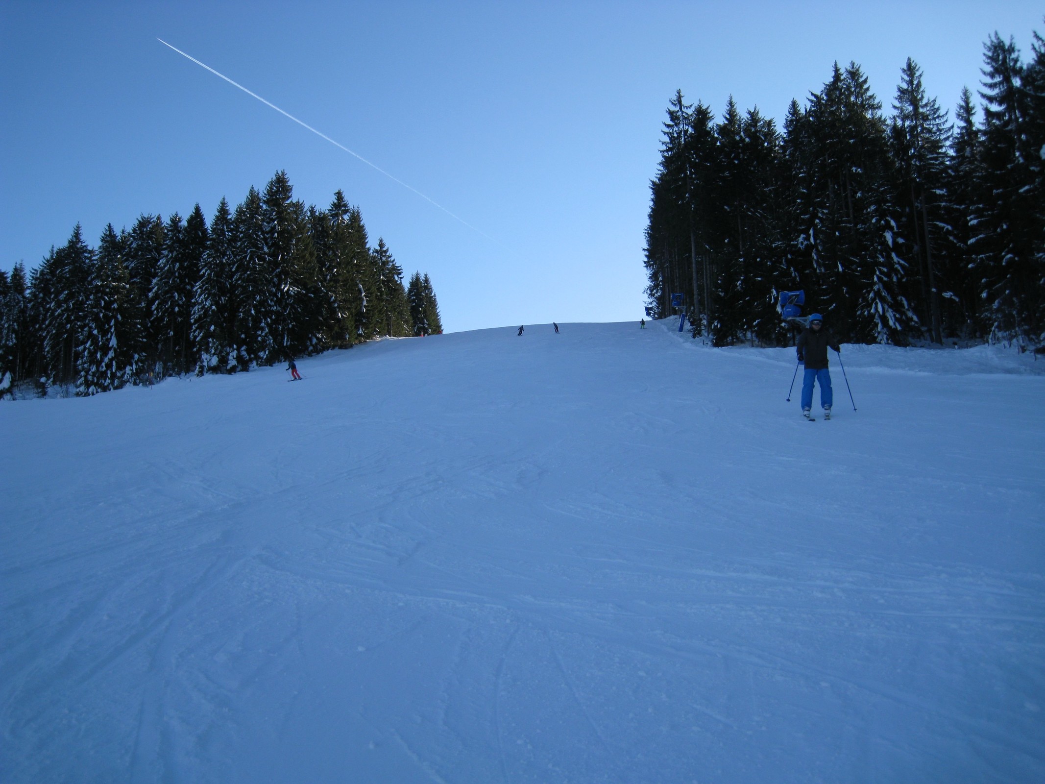 14.17 Uhr: Ich fuhr zum F8 Maiskopflift, um die Talabfahrt an der F3 Doischberg zu erreichen. Hier bin ich bereits auf der roten 105 nach Fieberbrunn - diese war auch um diese Uhrzeit noch in einem sehr guten Zustand und ließ sich dadurch perfekt carven.