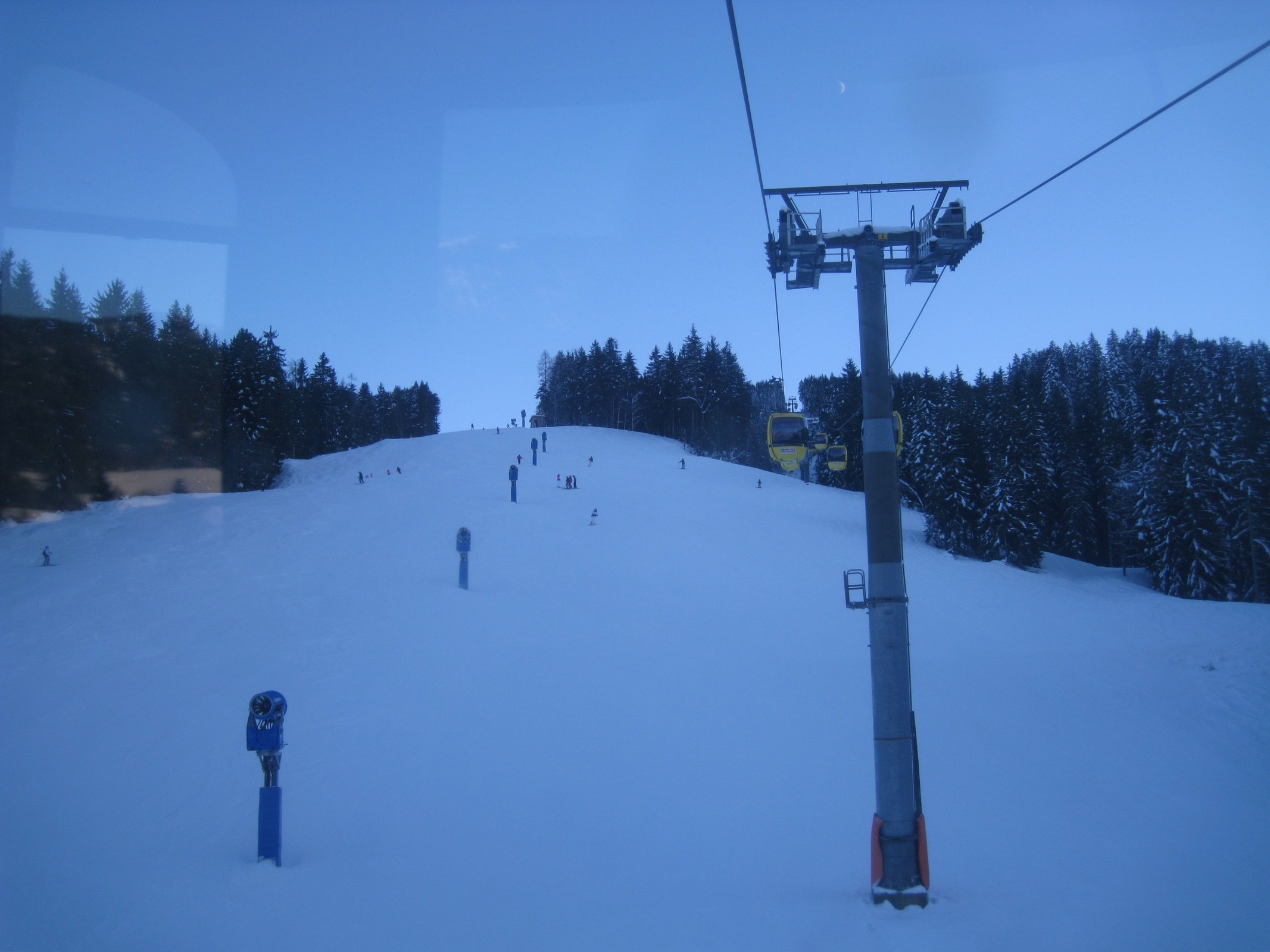 14.59 Uhr: Blick auf die rote 105 aus der F3 Doischberg