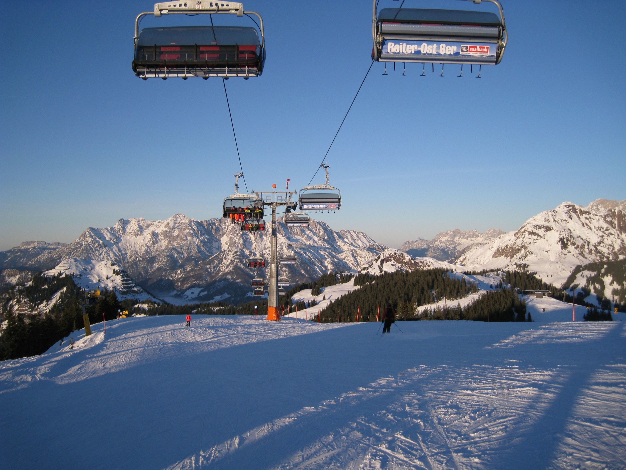 15.43 Uhr: Auf der blauen 87 in der Nachmittagssonne am D6 Reiter Ost 6er. Im oberen Bereich perfekt zum Carven und Schnellfahren, im mittleren Bereich stark verbuckelt und im unteren Bereich war sie leicht verbuckelt.