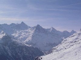 Panoramablick 1. Von links nach rechts: Zinalrothorn (4221m), Besso (3668m), Obergabelhorn (4063m) und Matterhorn (4476m).