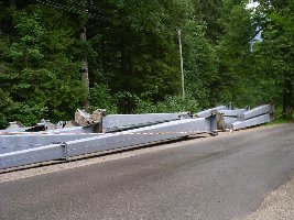 alte Stützenschäfte an der Mautstation