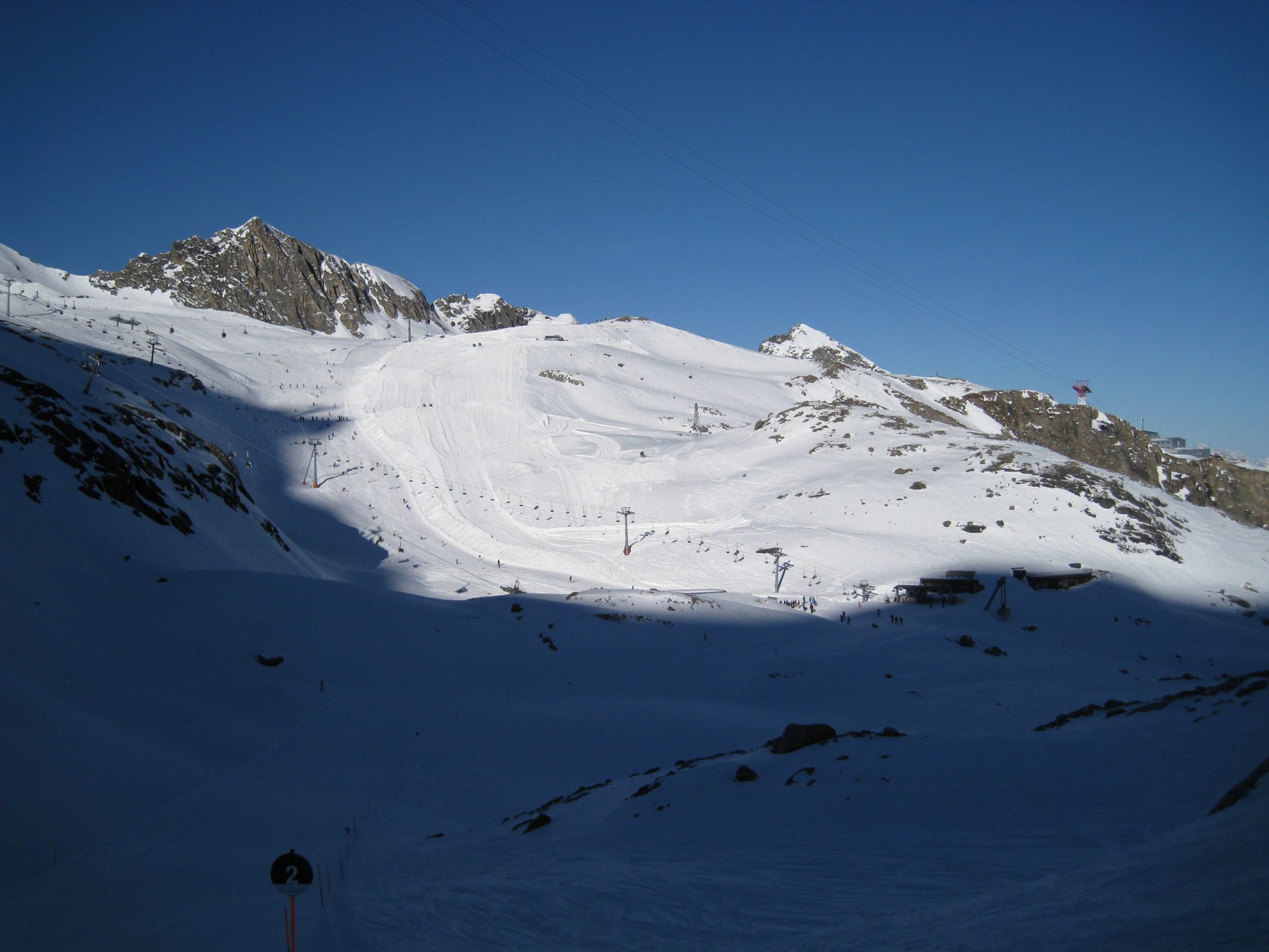 11.28 Uhr: Blick von der Gletscherseeabfahrt (Nr. 2) ins Sonnenkar. Hier ist primär die 2er Sonnenkarbahn 2 zu sehen.