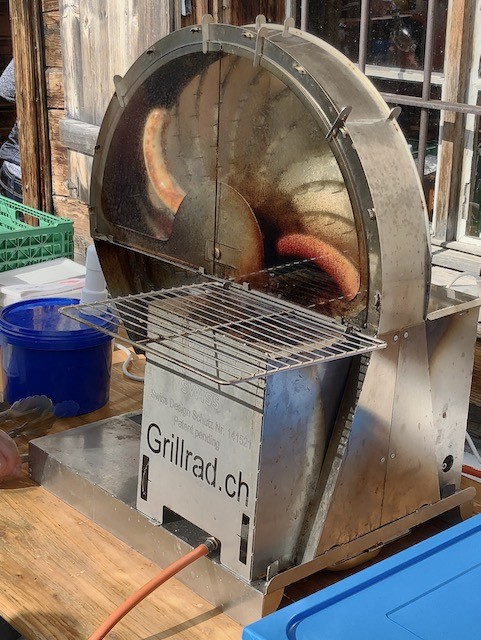 Und so einen Würstchengriller kannte ich vorher auch noch nicht  8)