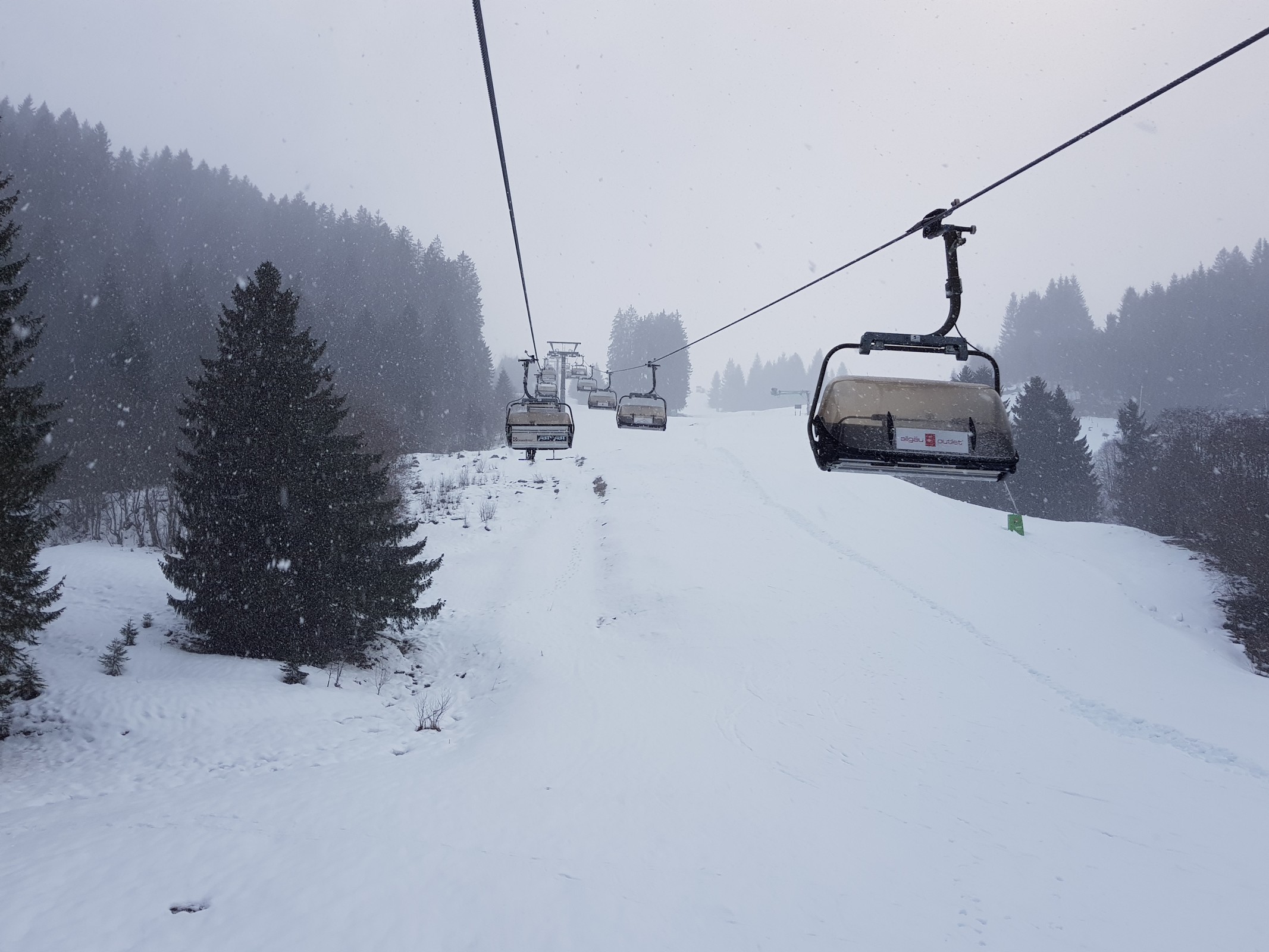 In der Bahn ging der Regen dann in Schnee über und es wurde schonmal etwas winterlicher!