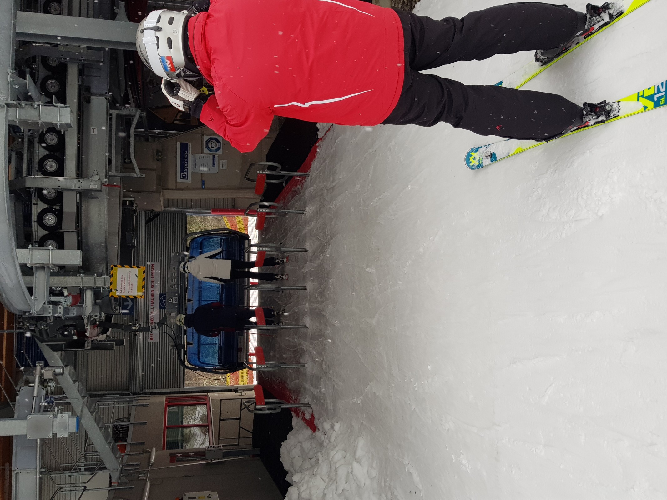 Das waren zumeist heute die Warteschlangen, einen Privatsessel gab es in 70-80% der Fälle, und im schlimmsten Fall musste man max. mal 2-3 Sessel warten.