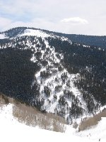 Der Skyline Express und die Abfahrten &amp;quot;Encore&amp;quot; und &amp;quot;The Divide&amp;quot;. Immerhin gute 600 Hm zwischen 2900 und 3500 m, reiner Nordhang. Alles Buckelpiste.