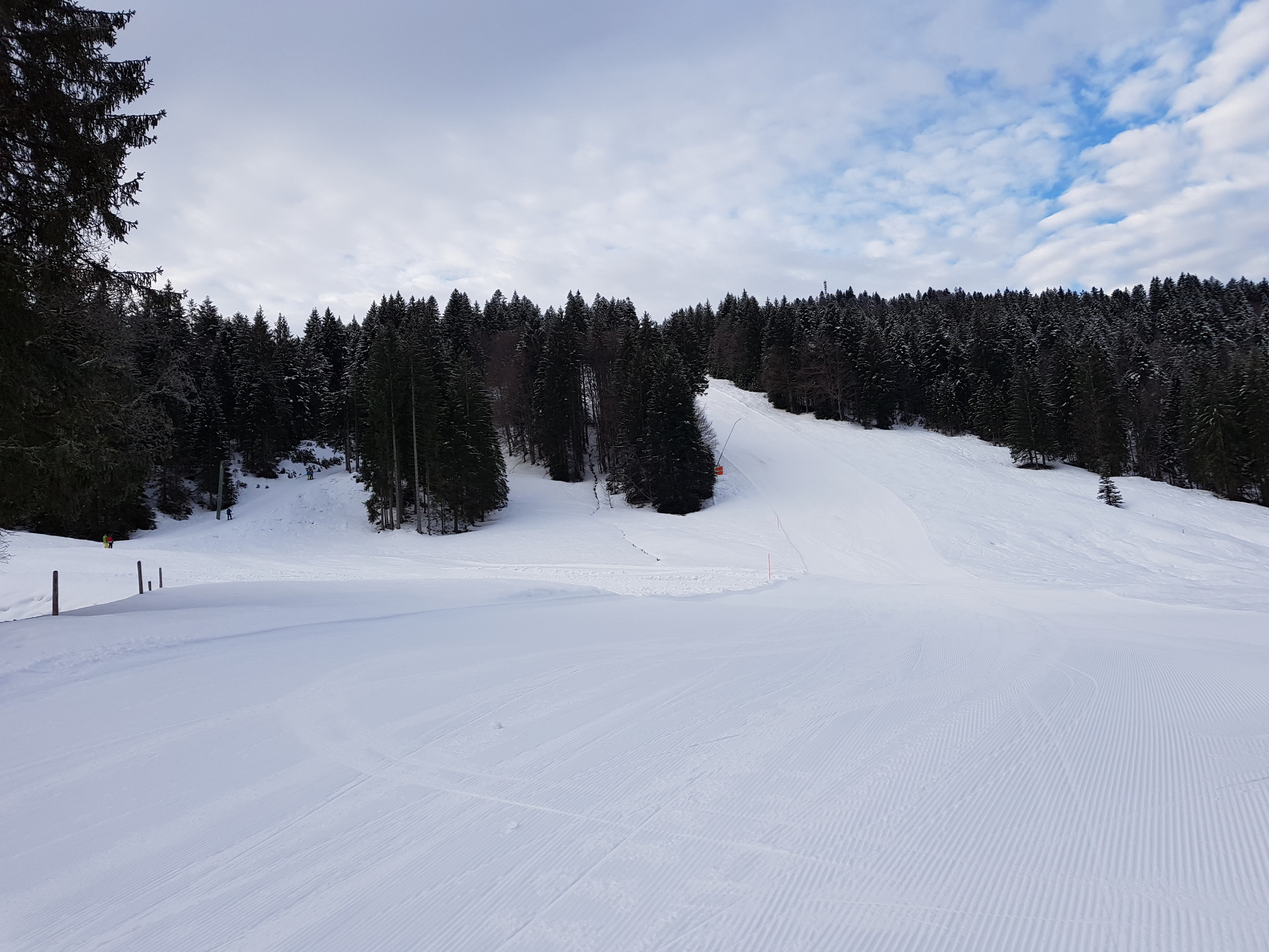 Rückblick auf den Abschlusshang, lediglich hier waren einzelne Steine und Eisplatten draußen.