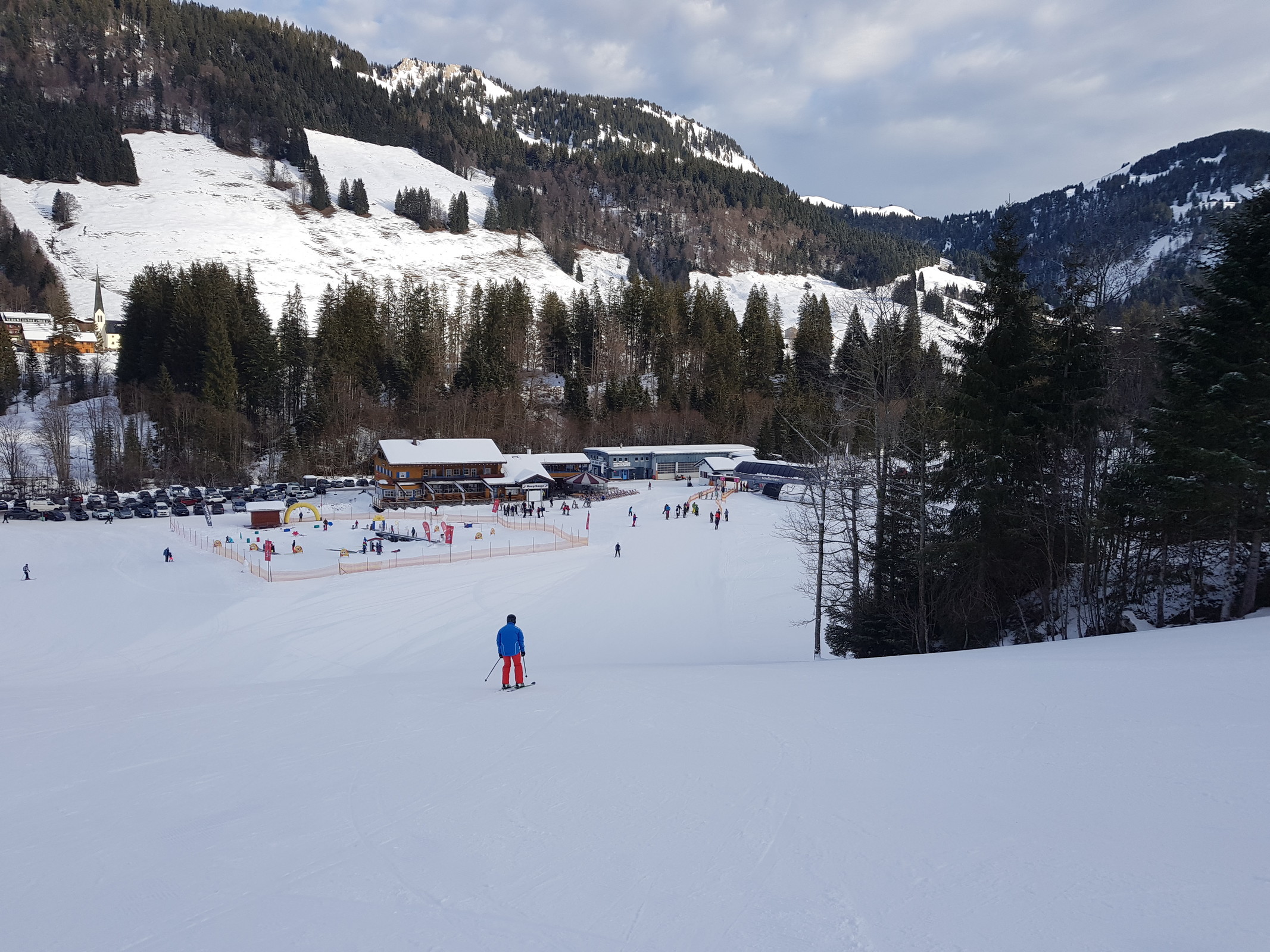Die Schelpenbahn kommt in Sichtweite, auch heute waren die Wartezeiten gering.