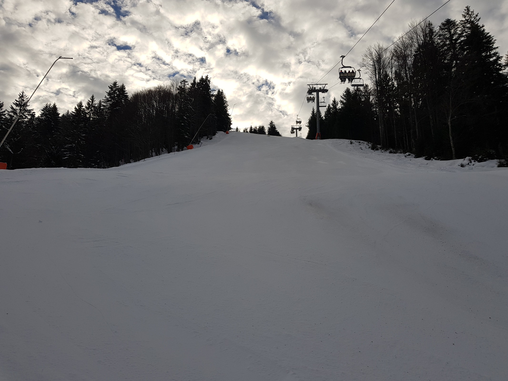 Wir wollten die WC Strecke dann gerne mal von ganz oben fahren, es blieb dann jedoch bei der einen Fahrt, hier im oberen Teil nämlich viele Steine und Eisplatten.