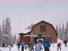 Wildwestscheune als Bergstation auf 3500 m - leichte Kälteschäden an der Digicam