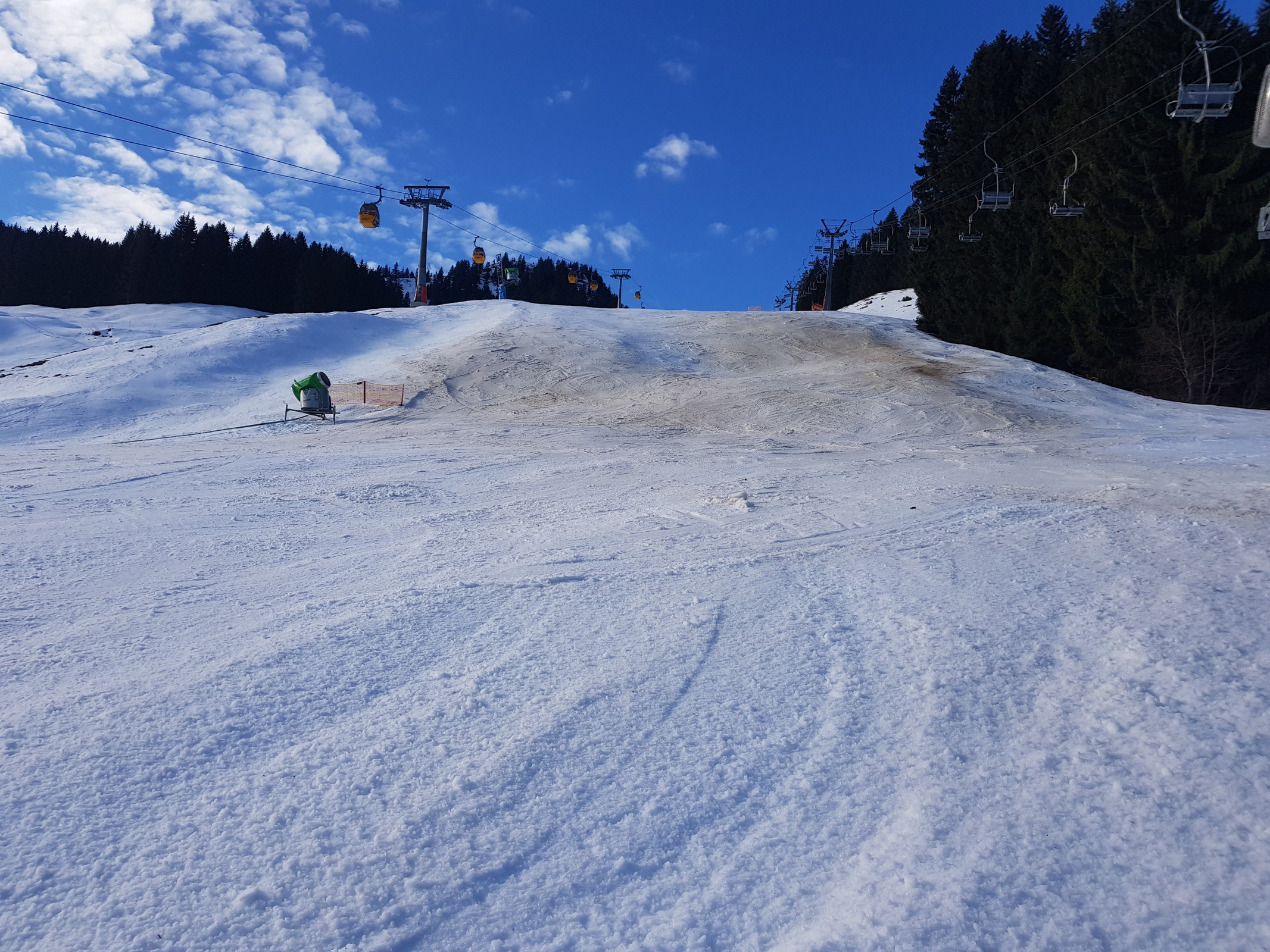 Am Nachmittag der Schlusshang an der DSB dann übrigens so, war allerdings die einzige Stelle im gesamten Gebiet an der man Steine und Dreck fand.