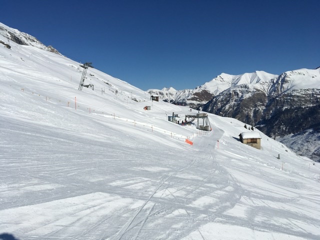 Mittelstation zwischen erster und zweiter Skilift-Sektion.