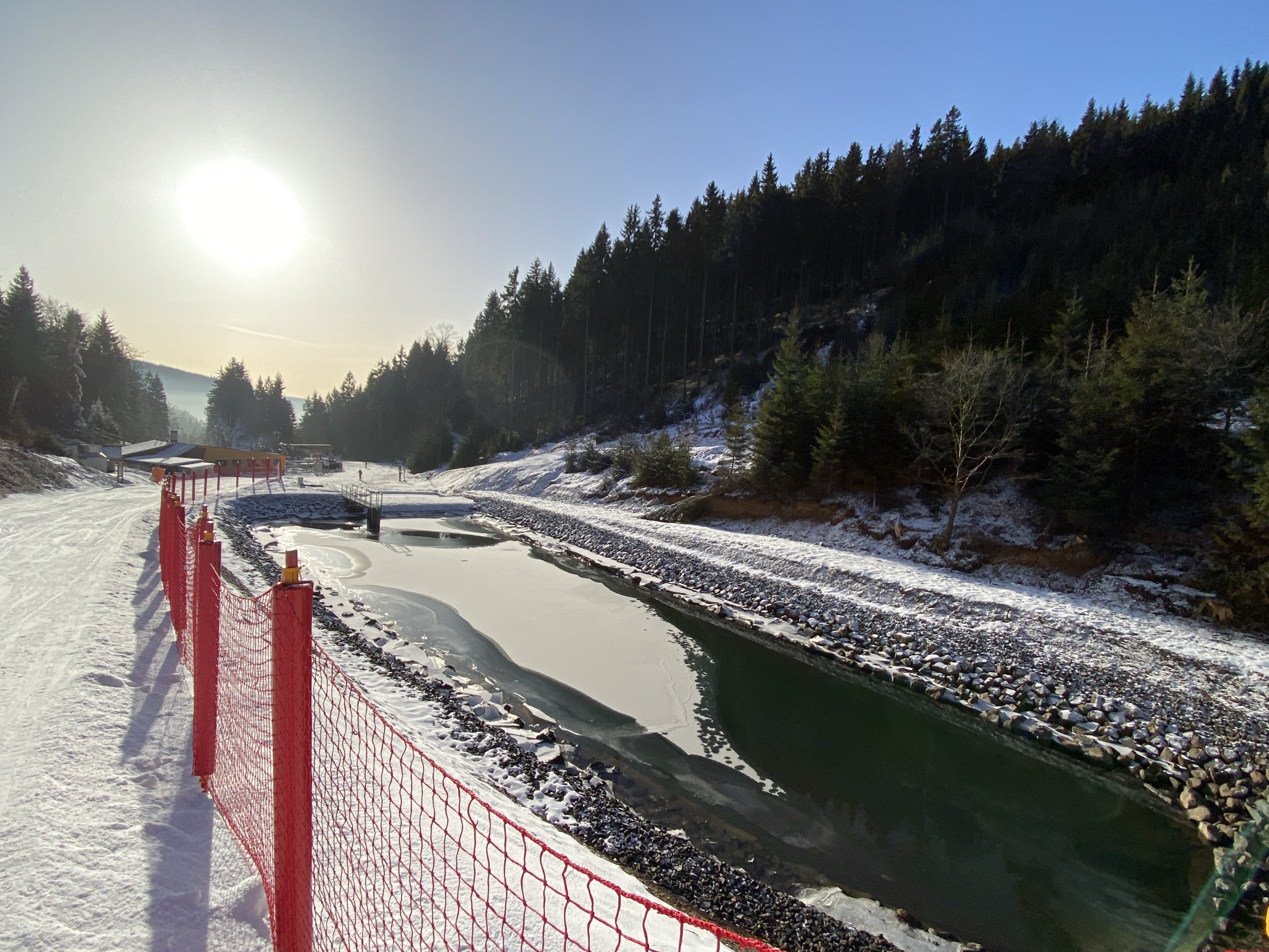 Unterer Speicherteich etwa halb leer