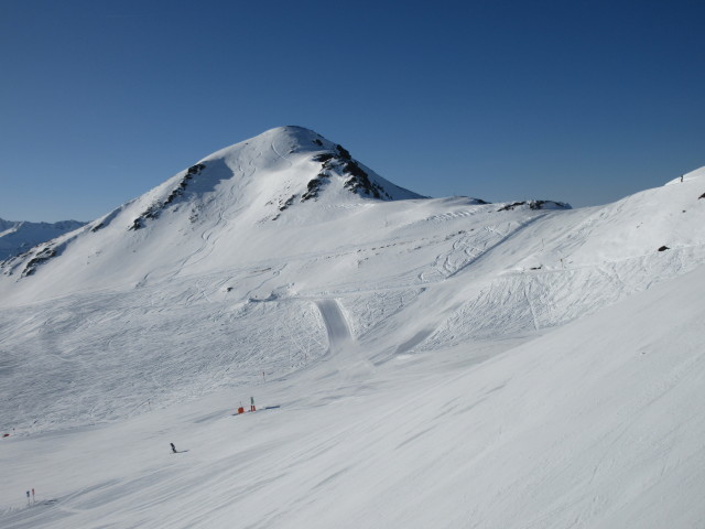 Frühmesserpiste, dahinter die Frühmesser-Ganzeralm-Piste, im Hintergrund der Braunkogel (2.167 m)