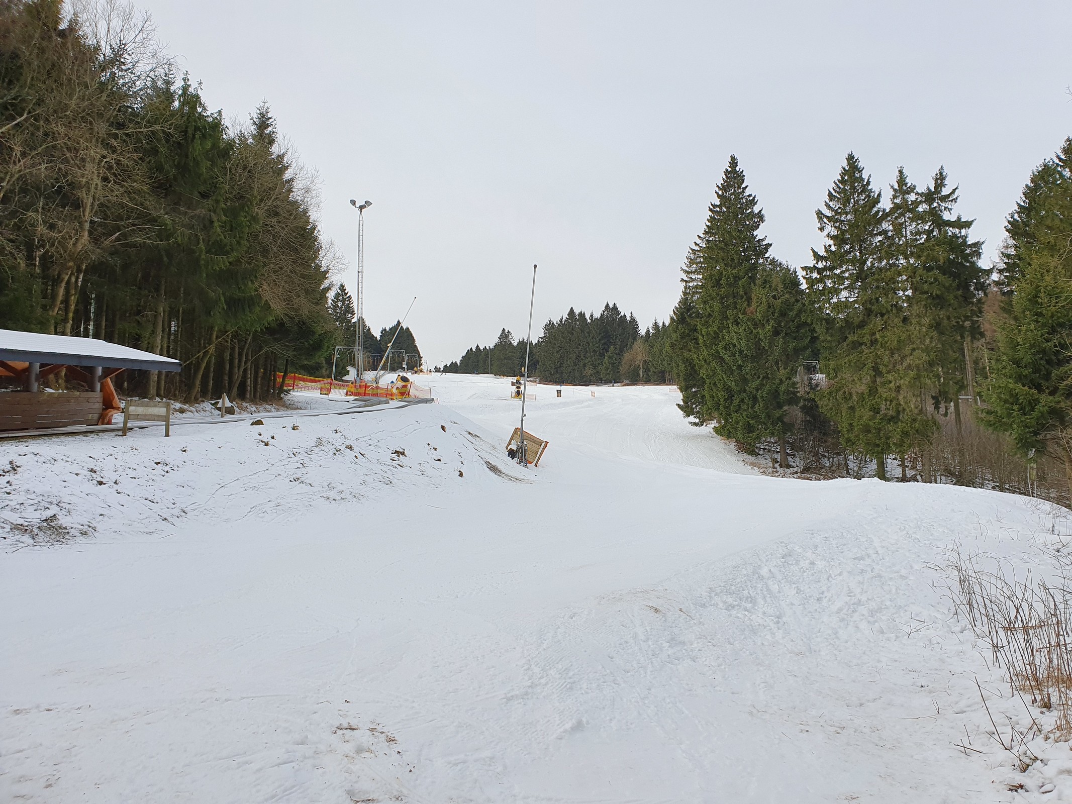 An der Talstation vom Märchenwiesenlift angekommen, macht die Piste einen guten Eindruck.