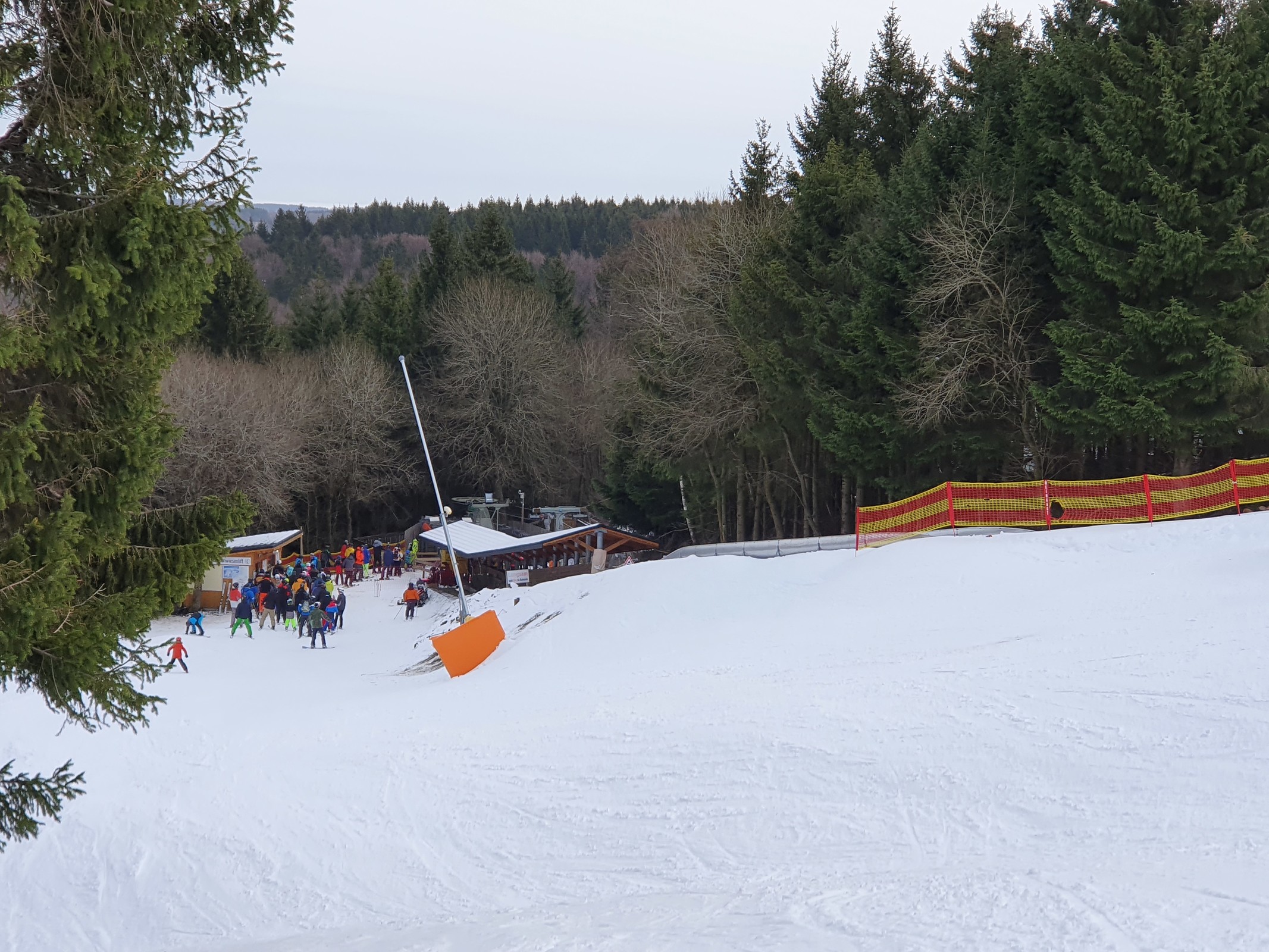 Schlusshang mit Talstation. Die Wartezeiten wurden länger