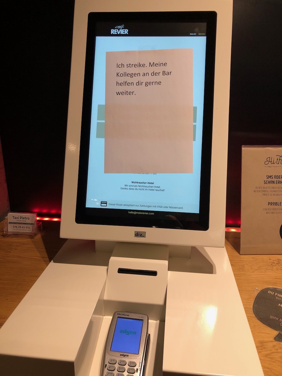 Ja, ohne Technik passieren auch im Hotel mehr Fehler ...