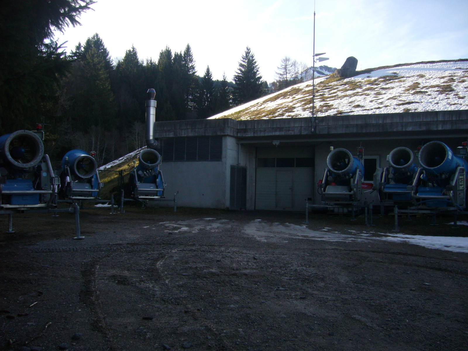 Schneekanonen am Depot