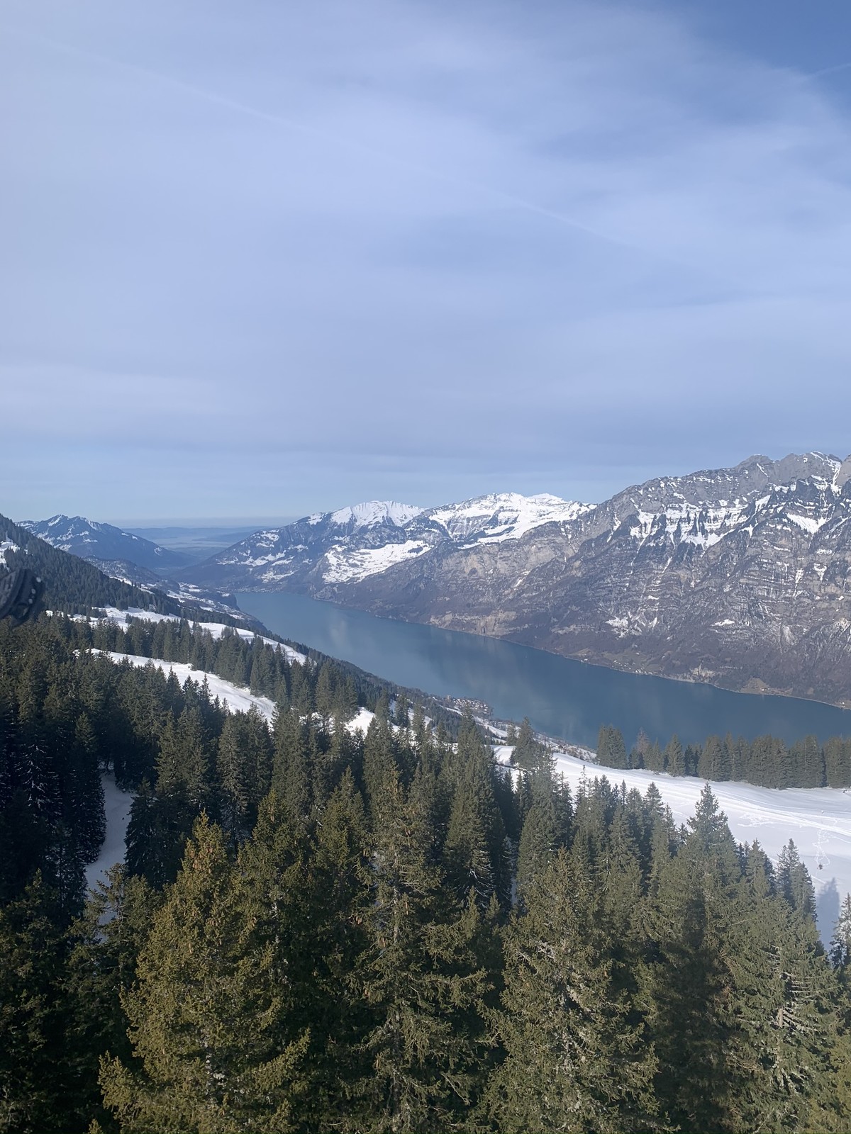 Immer beeindruckender Tiefblick auf den Walensee und Richtung Linthebene und Zürichsee