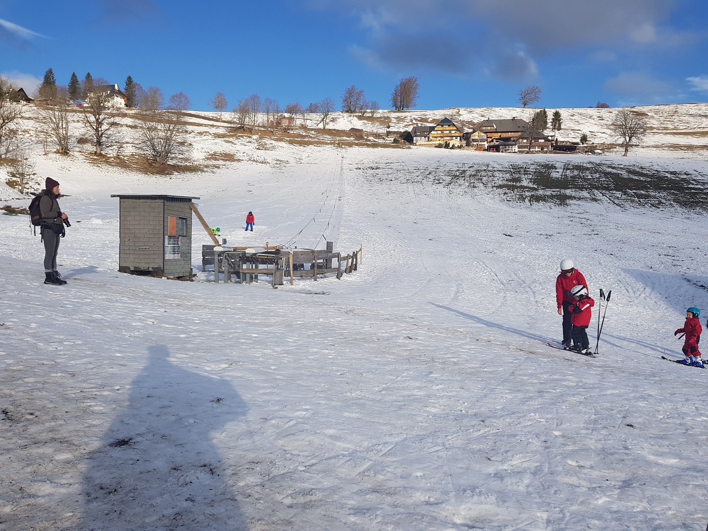 Am Anfängerlift liegt kaum Schnee.