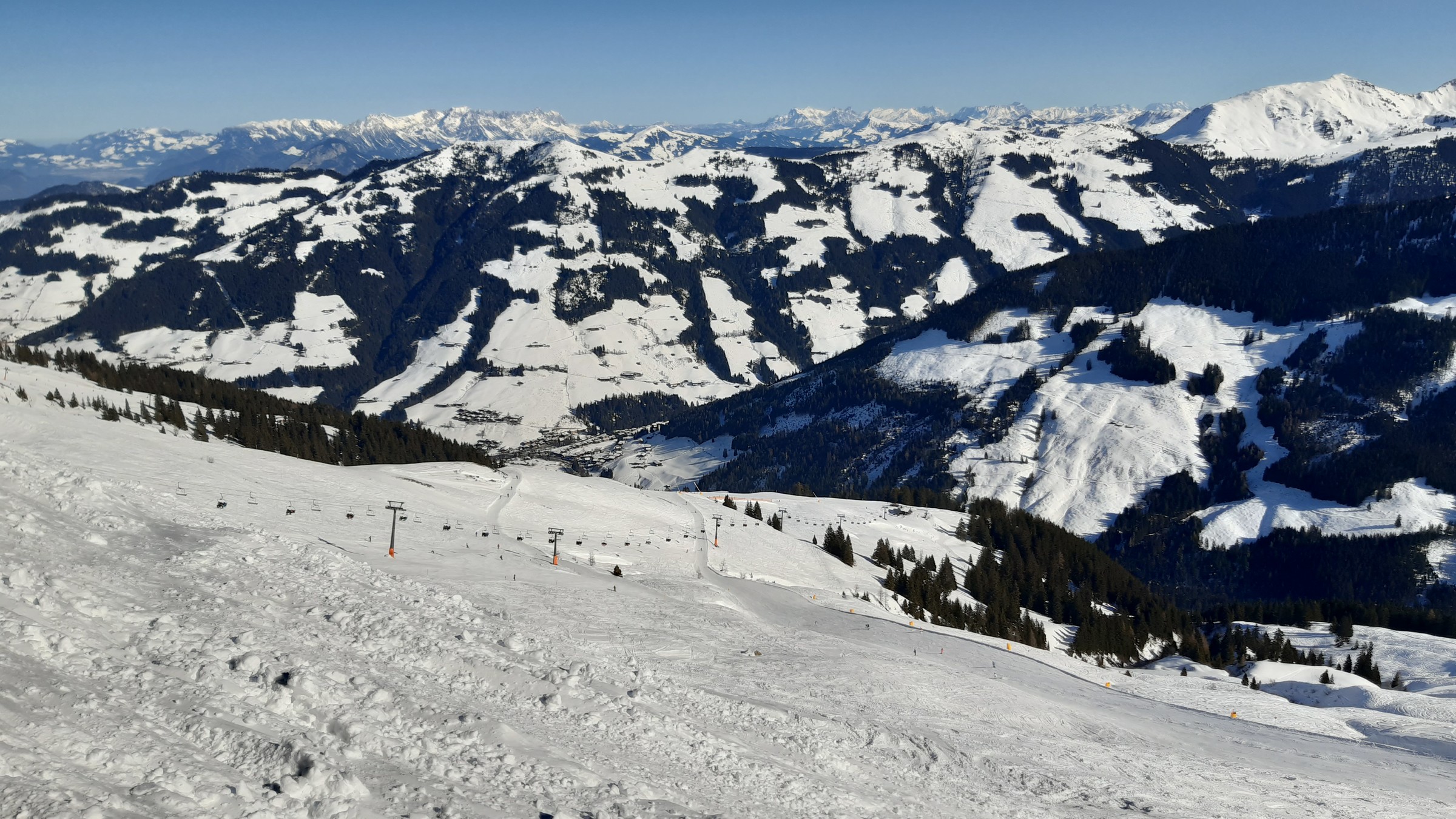 Blick auf die Talstation des Hornlift 2000. Mein absoluter Lieblingslift im Gebiet. Dieser erschließt 4 verschiedene Abfahrten und bietet einige Möglichkeiten abseits zu fahren.
