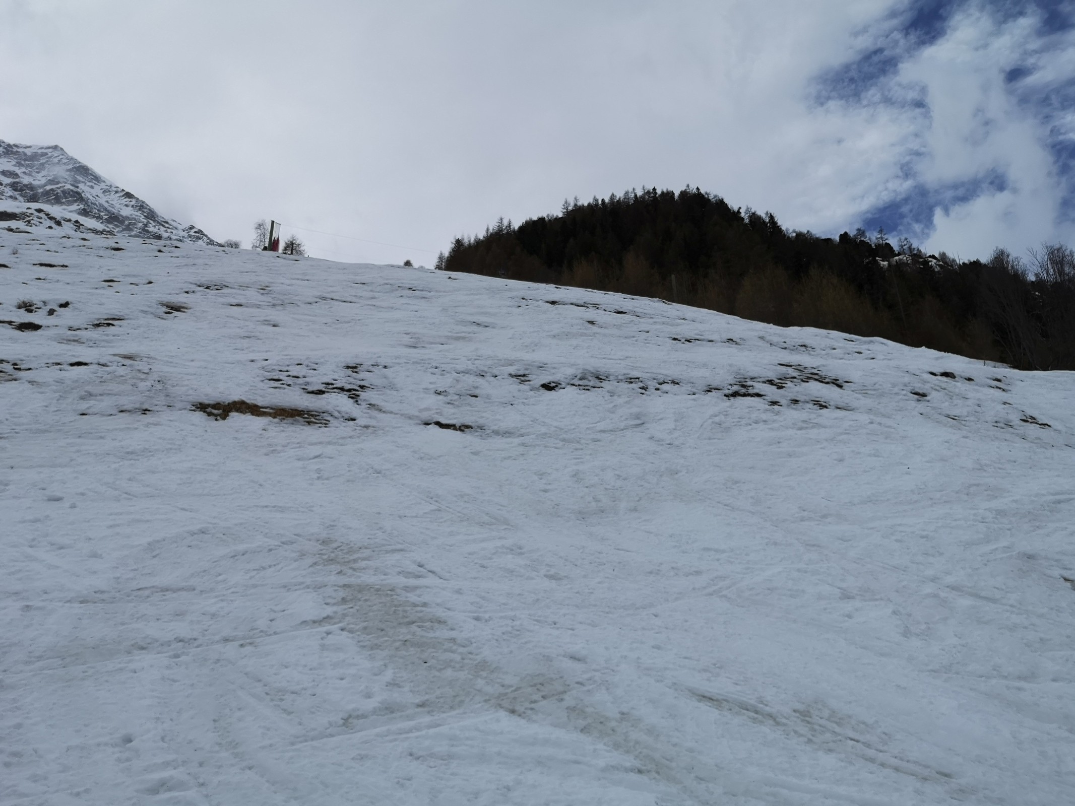 Letzer Abschnitt des Steilhangs auf dem noch einiges an Schnee fehlt