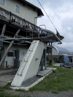 Umkehrscheibe, im Hintergrund die neue Stümpflingsesselbahn und links die alte Stümpfling Berggaststätte