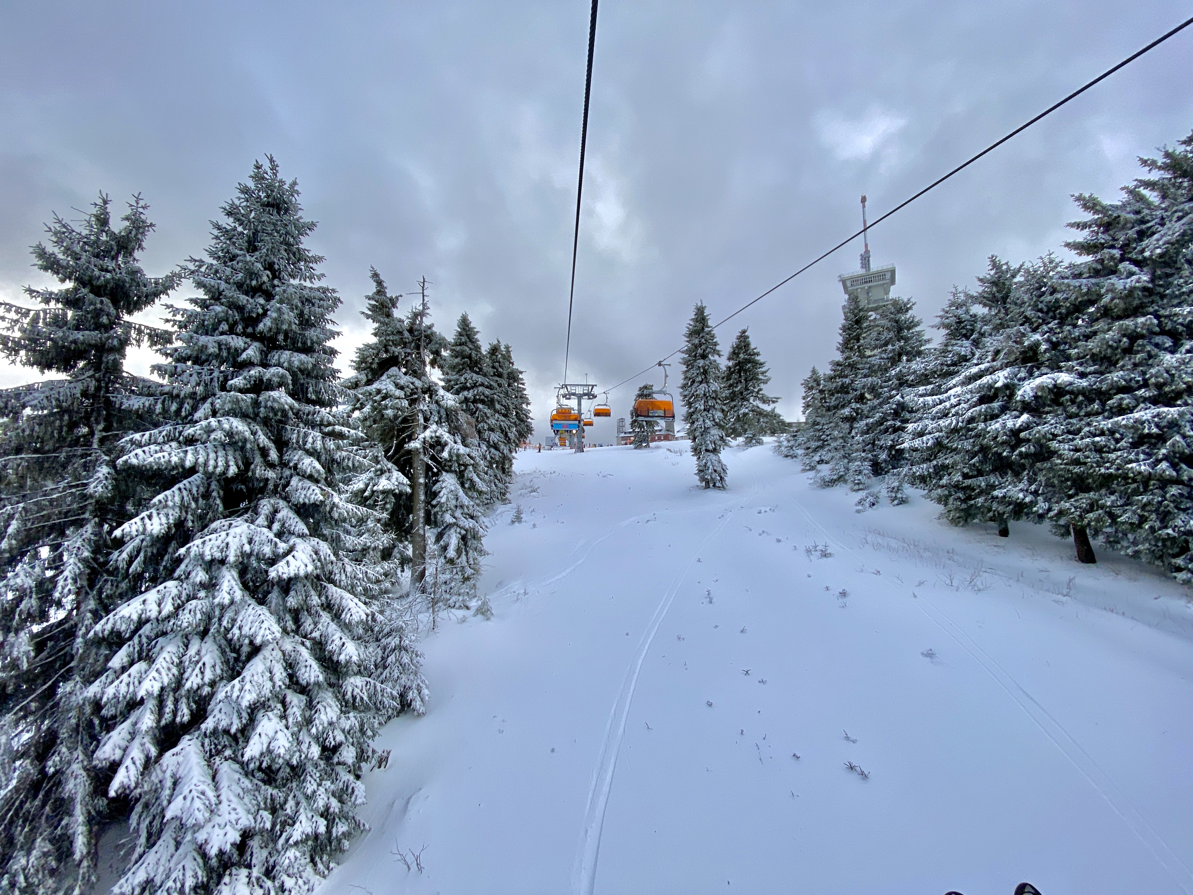 Freeride in fluffigem Schnee unter der 4SB Suzuki am Morgen war eine ganz tolle Abwechslung in der lfd. Saison